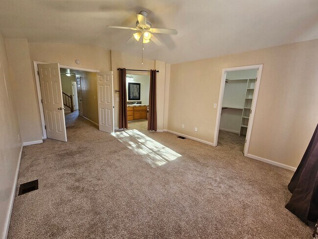 Building Photo - Large 4 bedroom two story in east Modesto!