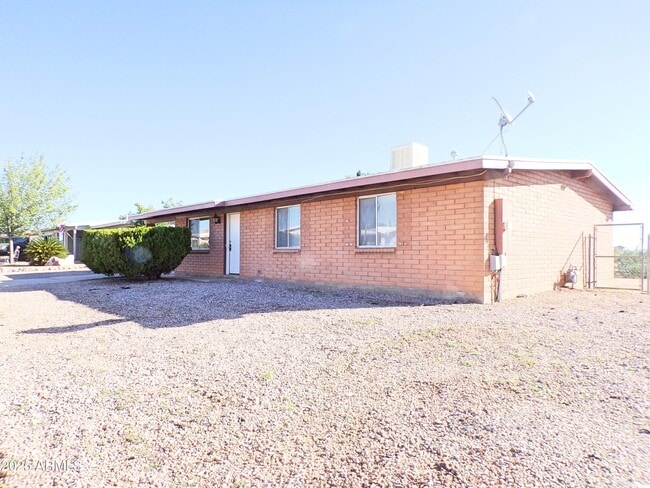 Primary Photo - 500 Mallard Cir E