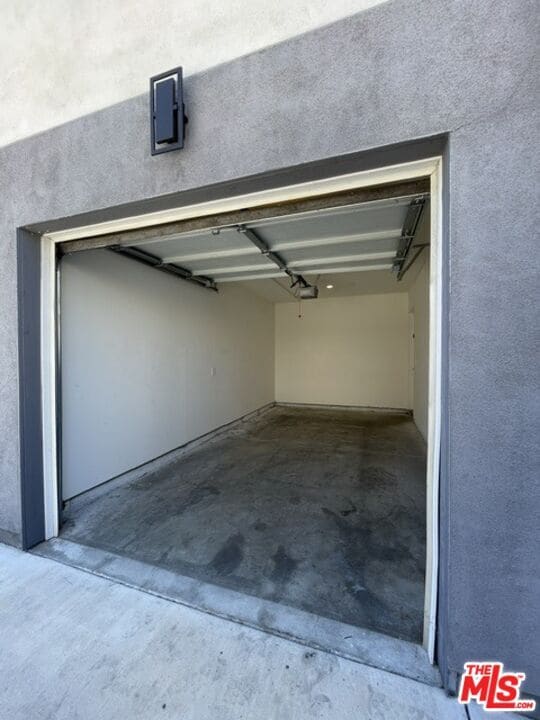 Building Photo - 5733 1/2 Fulcher Ave