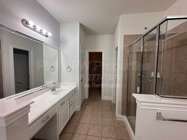 Building Photo - 2610 Meadow Ridge Dr
