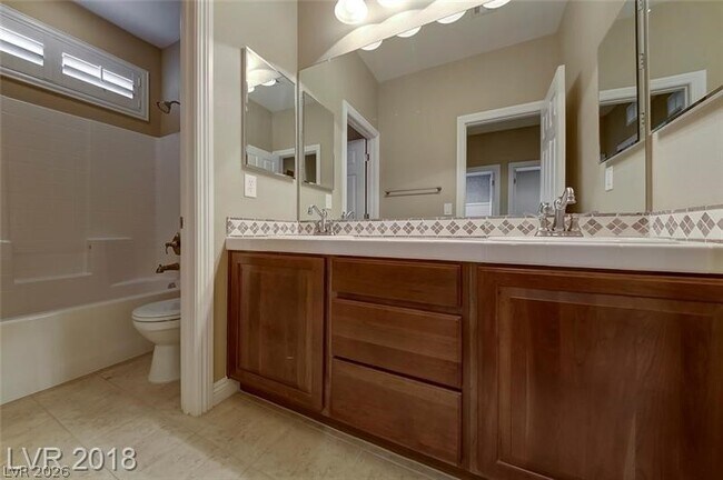Building Photo - 3144 Whitfeild Ave