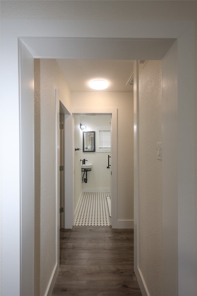 Building Photo - 602 Higgins St