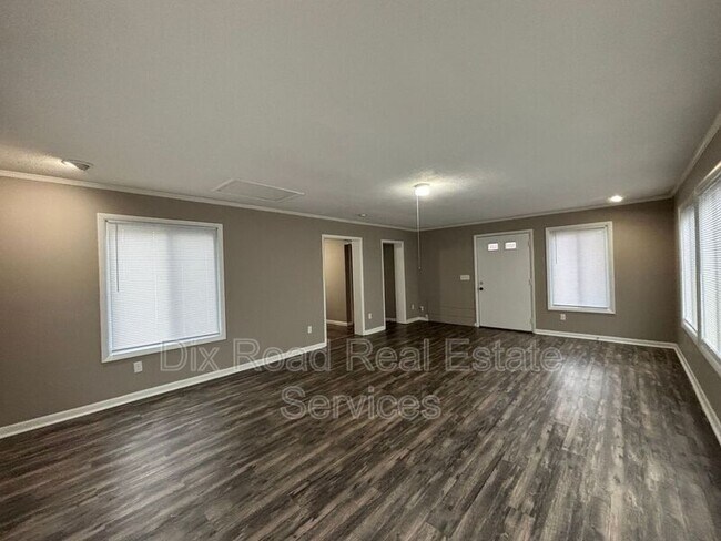 Building Photo - 1670 Darst Ave