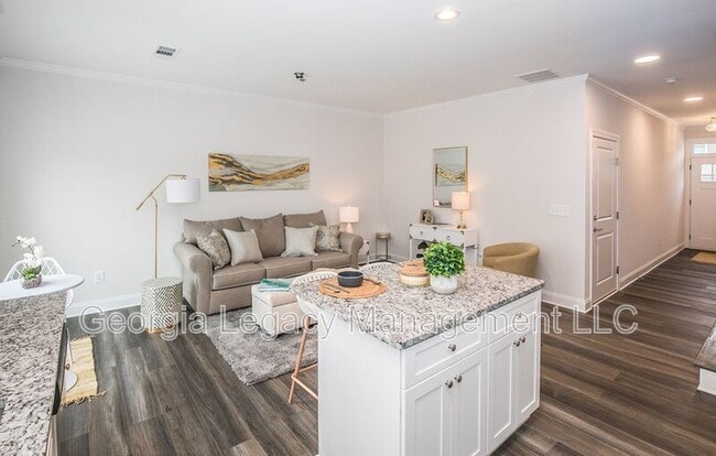 Building Photo - 123 Magnolia Pl