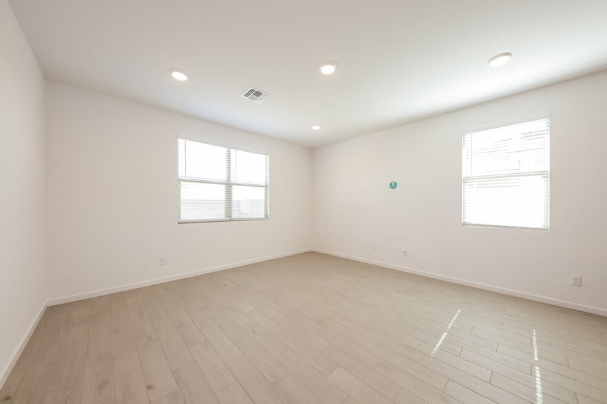 Building Photo - 20192 W Palo Verde Dr