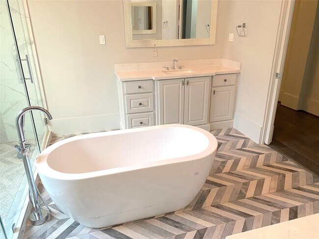 Building Photo - 4642 Devon St