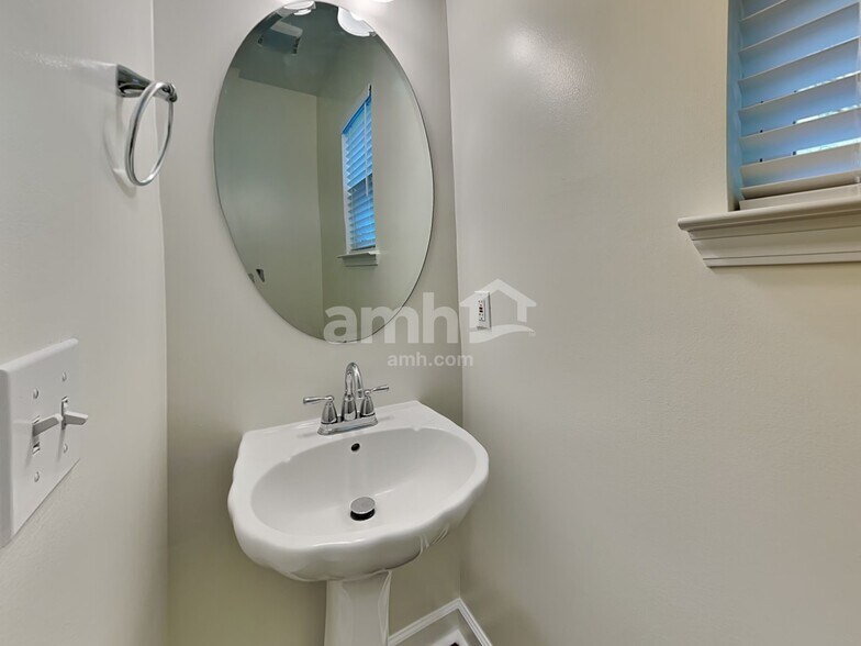 Building Photo - 85 Summer Hill Way