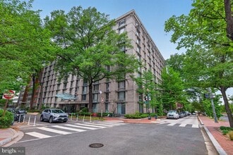 Building Photo - Sunny 2 BR at Claridge House Coop