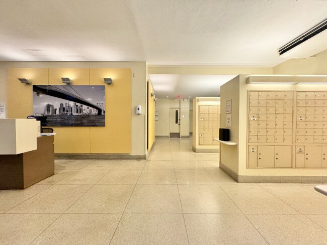 Building Photo - 77 Fulton St