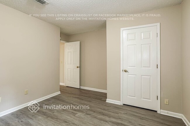 Building Photo - 11868 Gran Meadows Way