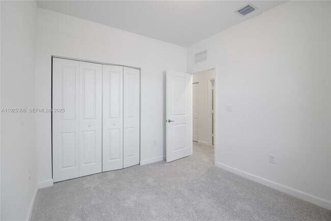 Building Photo - 2729 SE 25th Ave