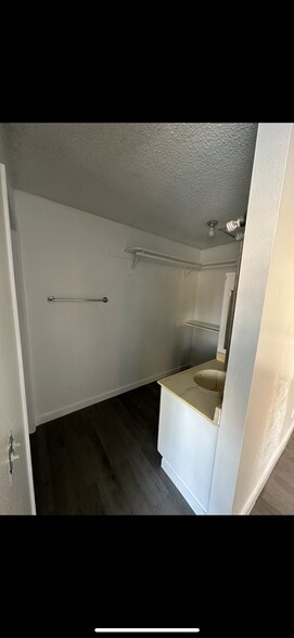 Building Photo - 11948 Hart St