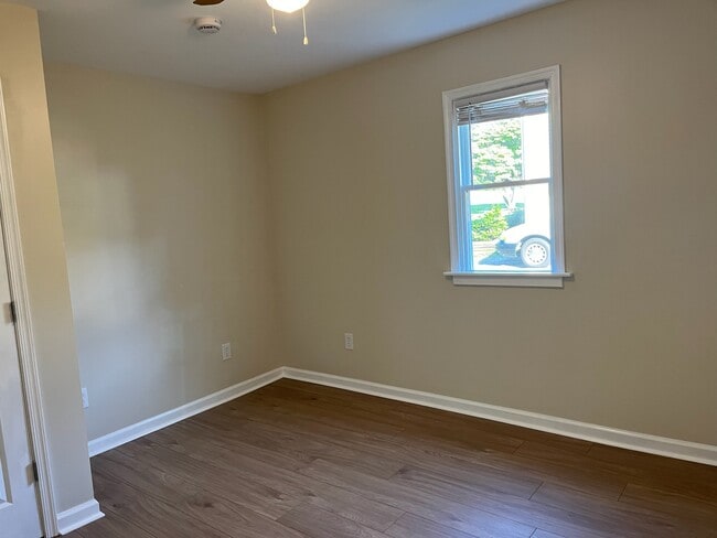 Building Photo - 122 Garris Rd