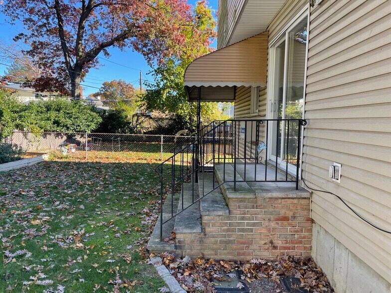 Building Photo - 1336 K St