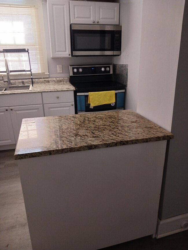 Building Photo - 216 Charlotte Ave