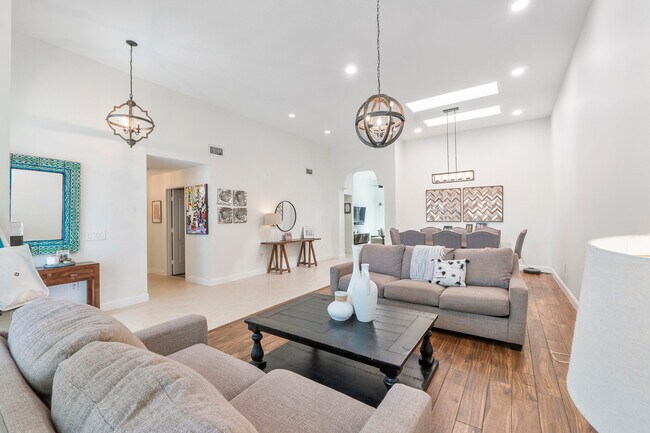 Building Photo - 6755 NW 75th Pl