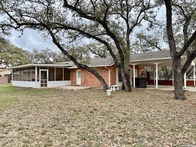 Building Photo - 115 Encino Grande St