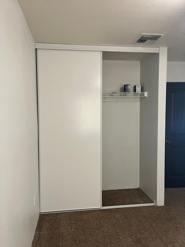 Building Photo - Single family 3 bedroom 3 bath home locate...