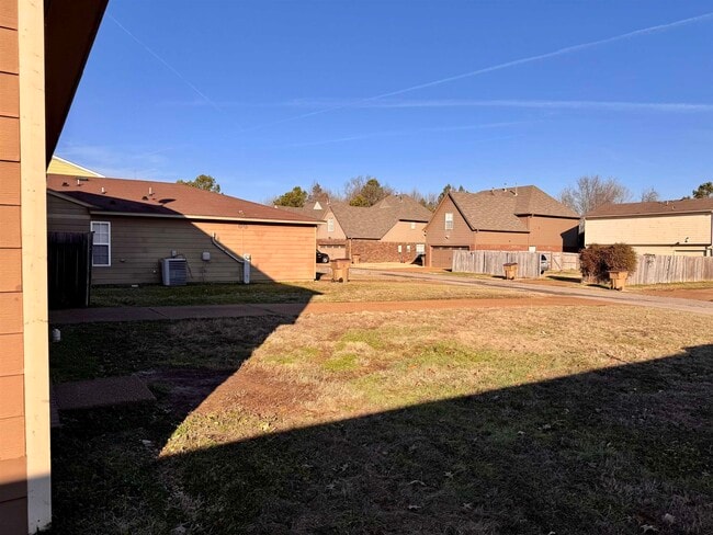 Building Photo - 9966 Branley Oak Dr