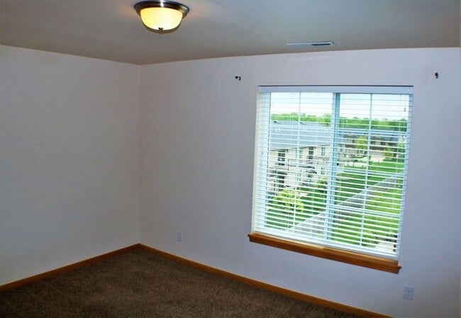 Building Photo - $1,135 | 2 Bedroom, 2 Bathroom Condo | No ...