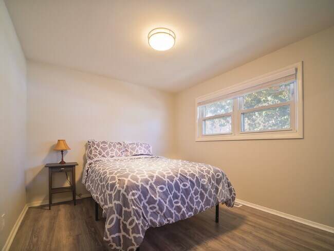 Building Photo - "Charming 2-Bedroom Retreat with Granite Elegance on Thornton Road!"