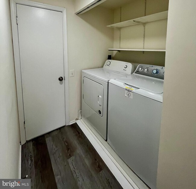 Building Photo - 702 Brandon Cir