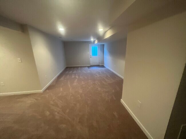 Building Photo - 225 Lahaye Dr