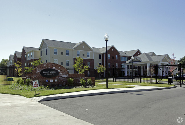 Primary Photo - Lyons Ridge Apartments