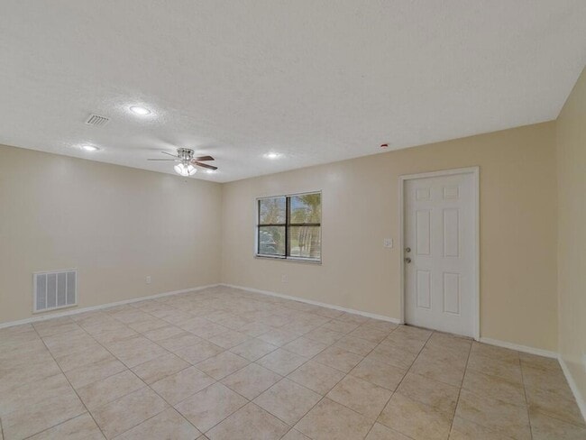 Building Photo - 1166 SE Preston Ln