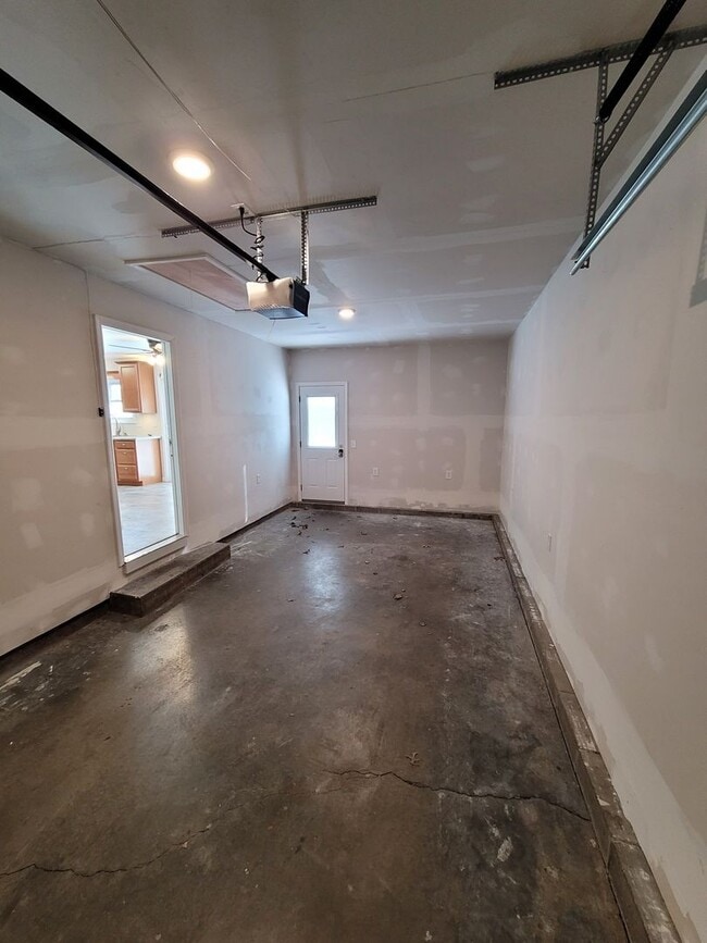 Building Photo - 3 Bedroom, 2 Bath Single Family Home in Camanche, IA