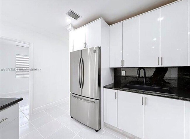 Building Photo - 7410 SW 39th St