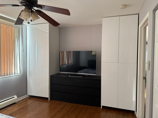 Building Photo - 1710 Dempster St