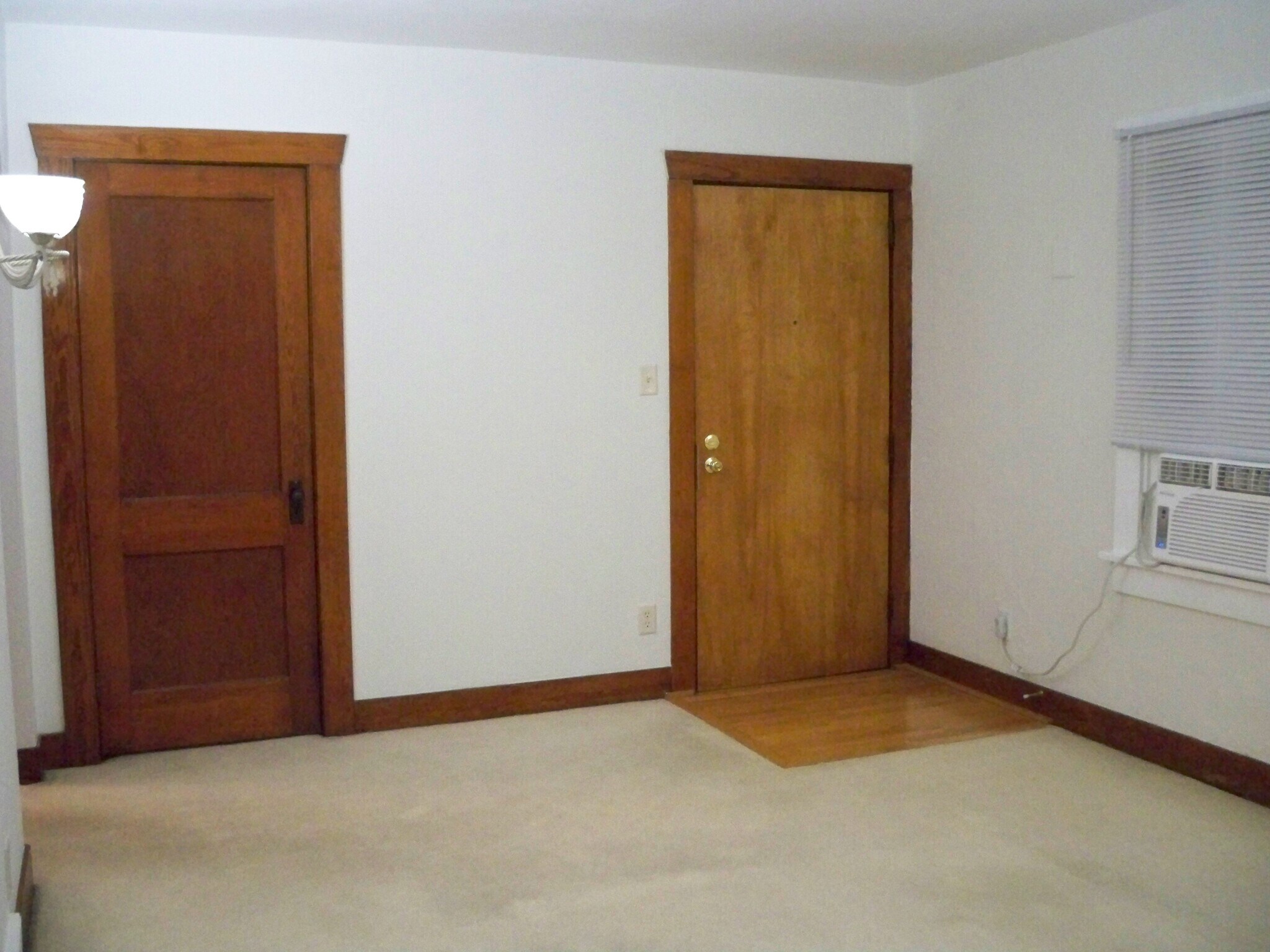 Building Photo - 331 W Cedar St