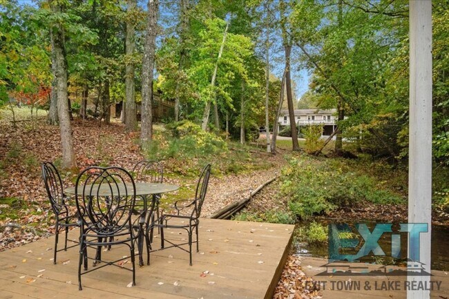 Building Photo - Lakefront Rental in Long Branch Shores