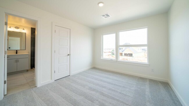 Building Photo - Modern/Newer Home in East Edmond + 4 bed +...