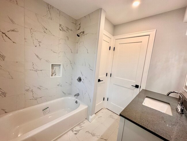 Building Photo - 71 Bolivar St