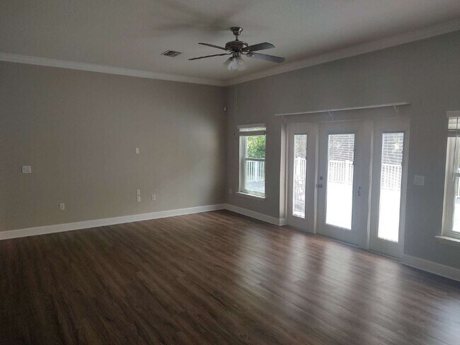 Building Photo - "Spacious 4-Bedroom with 3 Full Baths - 2,...