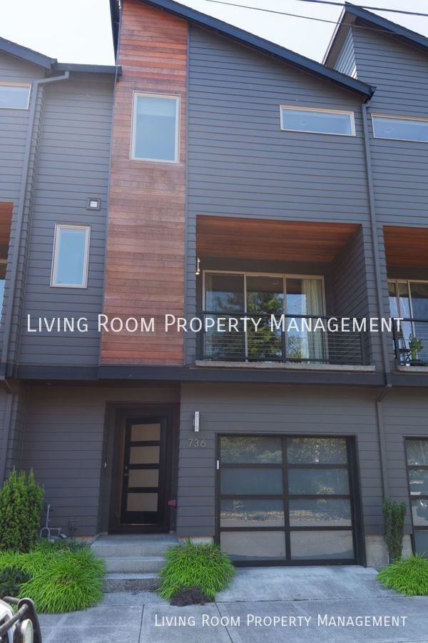 Building Photo - 736 N Webster St