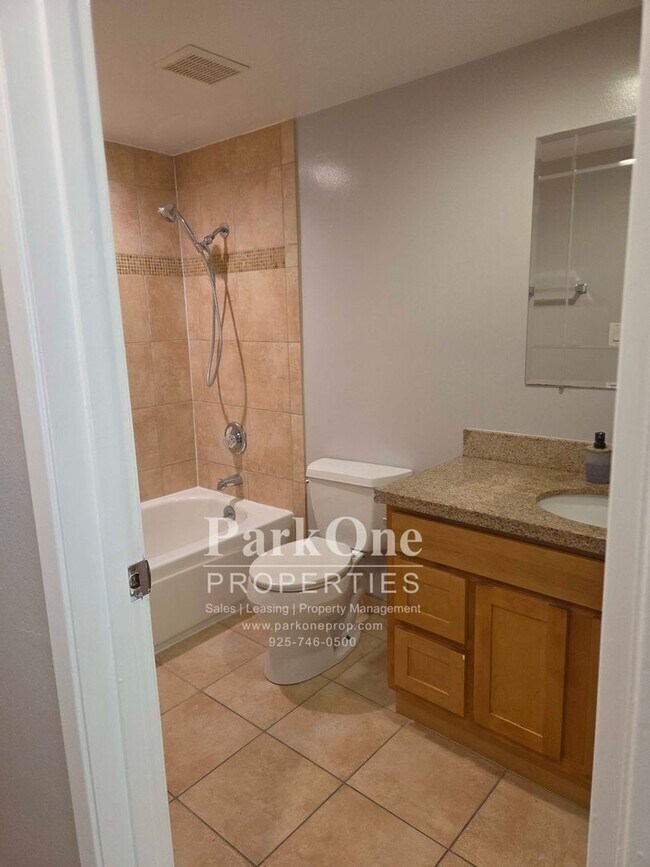 Building Photo - 1500 Fieldcrest Dr