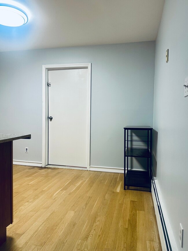 Building Photo - 163 Latham Rd