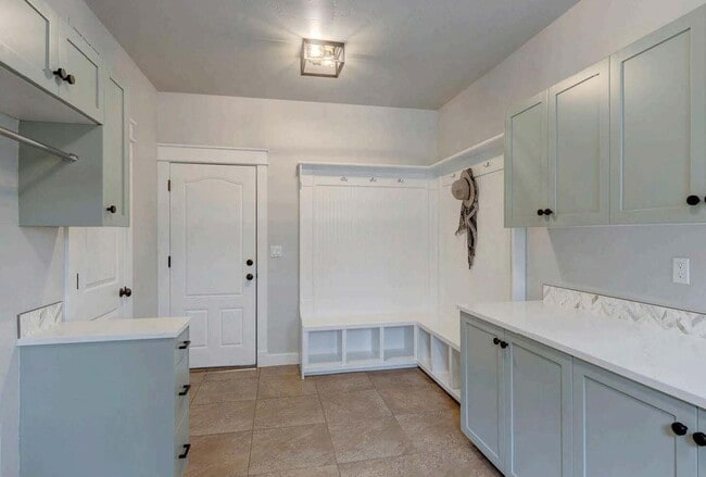 Building Photo - Beautiful home perfect for entertaining