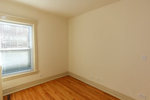 Building Photo - 4710 N Racine Ave