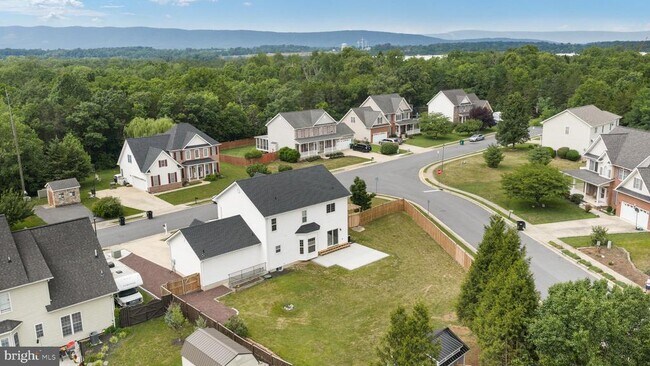 Building Photo - 677 Dellinger Dr