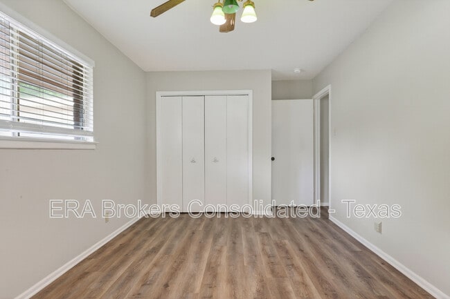 Building Photo - 14301 Brook Hollow Blvd