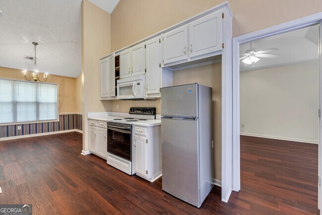 Building Photo - 1510 Twin Manor Dr
