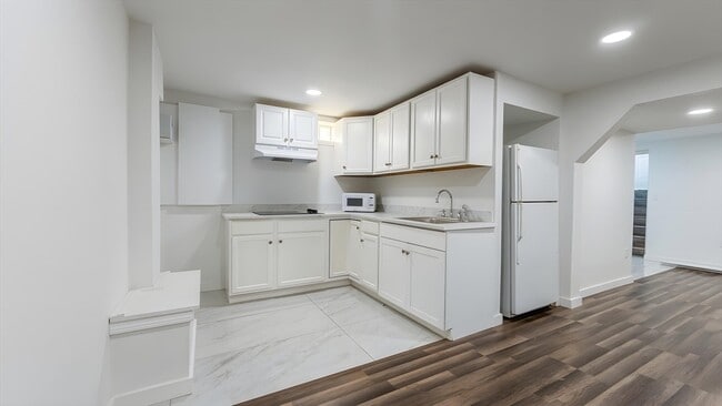 Building Photo - 338 Whiting Ave