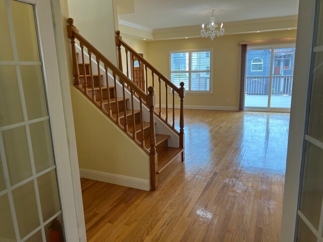 stair going up - 1276 45th Ave
