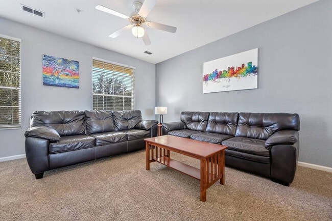 Building Photo - TH130 - Townhome near all major attractions