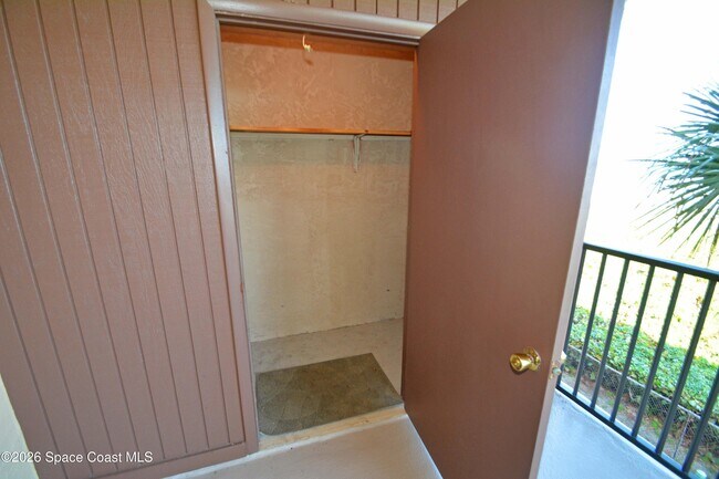 Building Photo - 8500 Ridgewood Ave