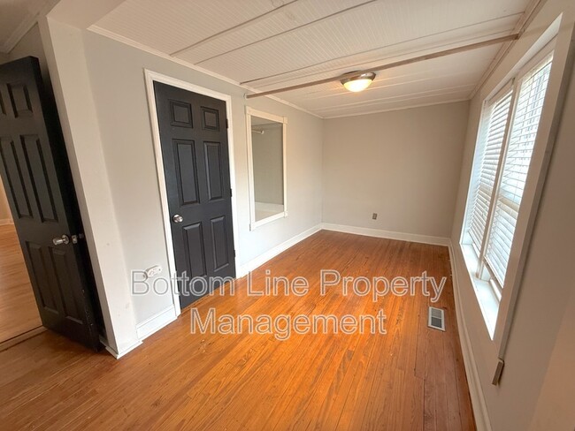 Building Photo - 513 Patterson St